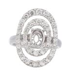 Oval Halo Diamond Engagement Ring in 18kt White Gold