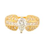 Pear Cut Center Diamond Engagement Ring in 18kt Gold