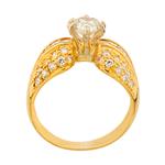 Pear Cut Center Diamond Engagement Ring in 18kt Gold