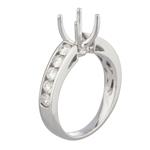 Round Diamond Engagement Ring in 14kt White Gold